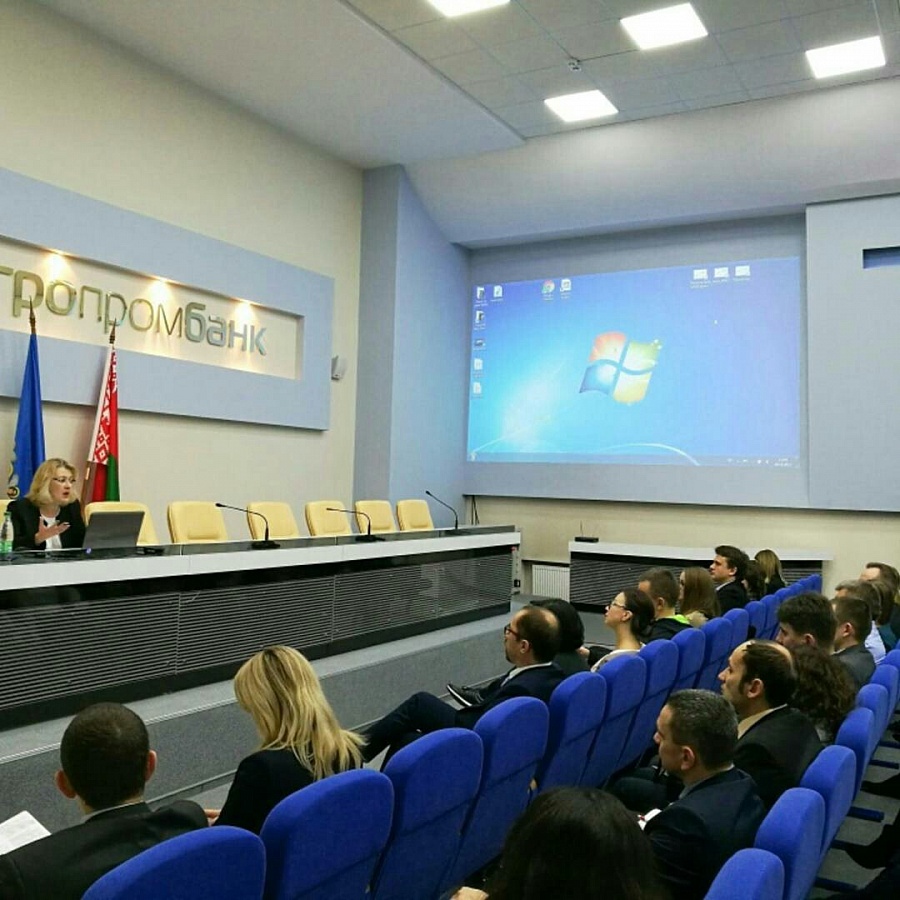 Исполнительный директор ОАО «Белагропромбанк» Татьяна Митрофанова выступила перед слушателями Академии управления при Президенте Республики Беларусь, сделав акцент на уникальности Белагропромбанка как одного из крупнейших кредитно-финансовых учреждений Беларуси