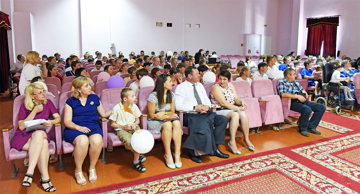 Сотрудники Белагропромбанка регулярно посещают подшефный дом-интернат в Червене.