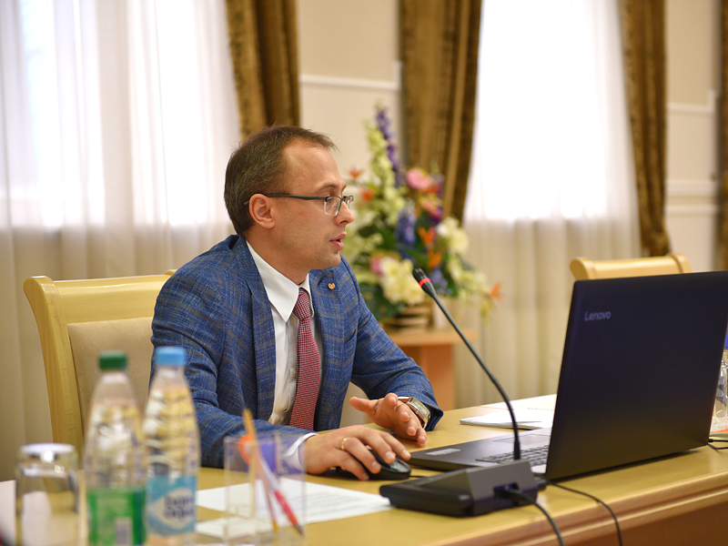 Заместитель директора Центра по работе с персоналом ОАО «Белагропромбанк» Максим Басалыга рассказал об основных принципах работы с персоналом в банке