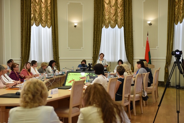 Модератором международного круглого стола на тему «Роль женских организаций в достижении Целей устойчивого развития» выступила заместитель Председателя ОО «Белорусский союз женщин» Антонина Морова