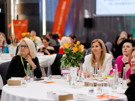 Программа Республиканского девичника Ladies Day включала выступления участниц проекта «Я расту!», бизнес-тренеров, развлекательно-образовательный квиз и др.