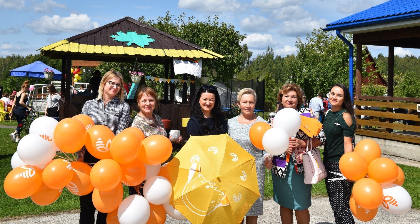 Делегация Белагропромбанка с гостями мероприятия: председателем наблюдательного совета банка БелВЭБ Надеждой Ермаковой и председателем белорусского «Союза издателей и распространителей печати» Лилией Ананич
