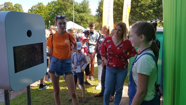 Сфотографировались в фотобудке Белагропромбанка и получили распечатанный снимок